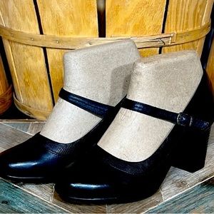 Clark’s Bendables Wide Width Mary Jane Buckle Strap Leather Heel Pumps 8.5W